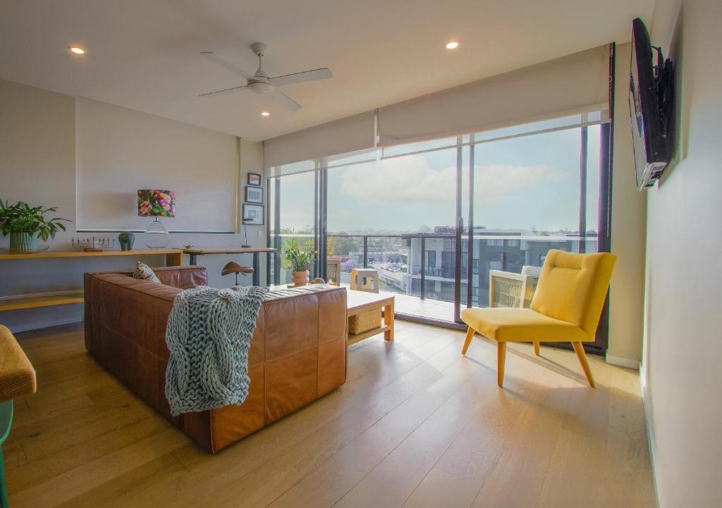 Nundah Apartment | Stylish 2BDR Nundah Stay with Golden Sunsets