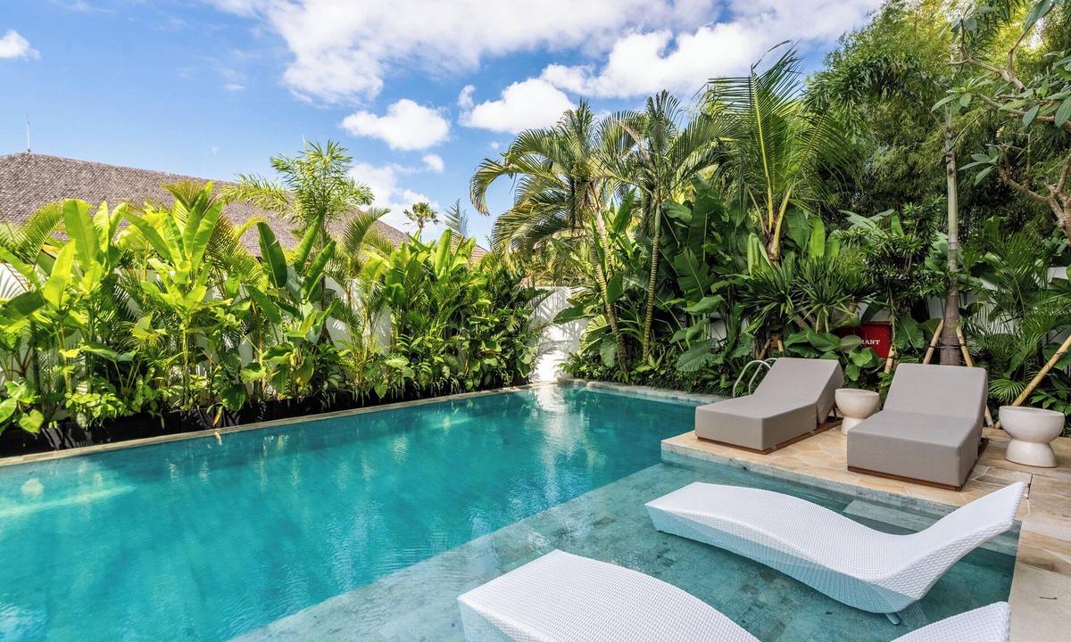 Batu Bolong Hotel | Sunny Muse by Betterplace