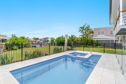 Yamba House | Sunset Waters - Waterfront with Pool - Holiday Yamba