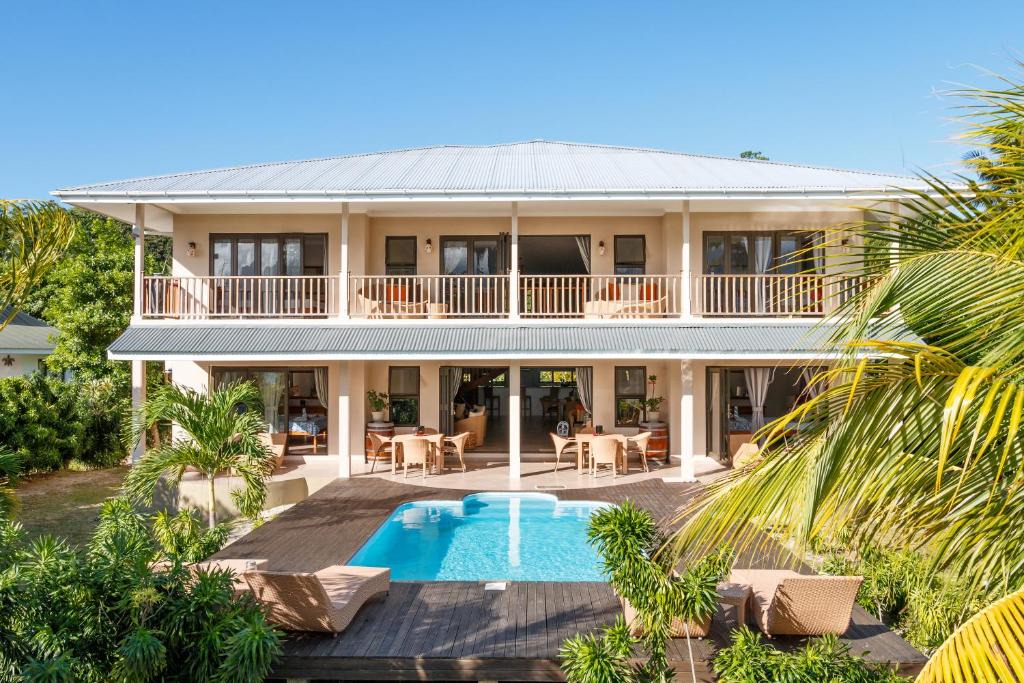 Cerf Island Villa | Surf Tropical Villa Seascape