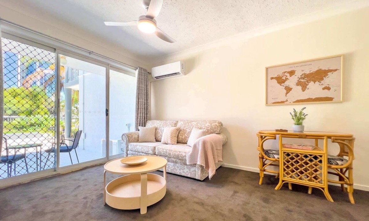 Surfers Paradise Apartment | Surfers Paradise Apartment: Beach, Pool & Balcony Escape!