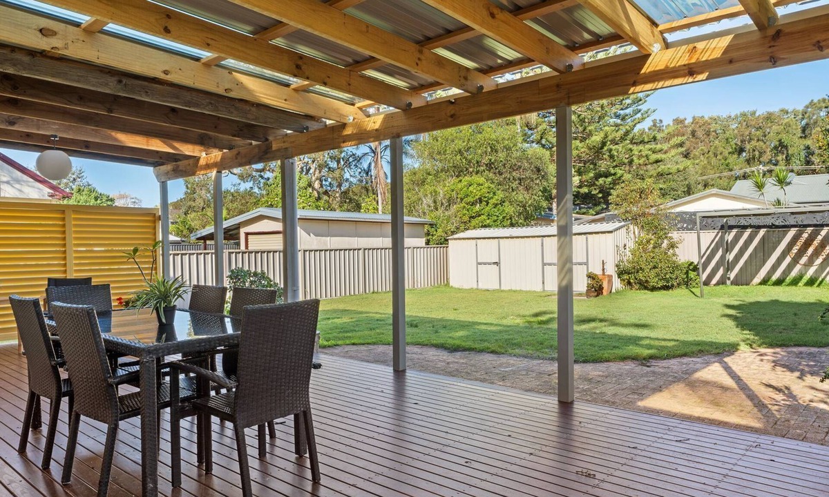 Budgewoi House | The Lazy Mimosa Beach Escape Fishing, Bikes & Cozy Firepit