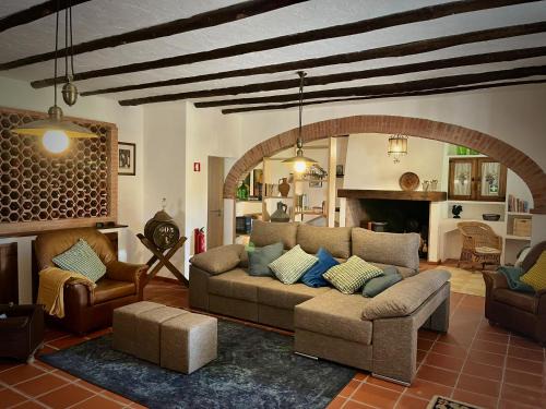 Avis House | The Oak Tree Farm - Open Plan Layout by Portus Alacer