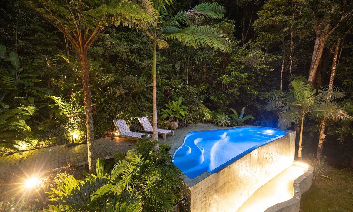 Cairns Villa | The Planchonella House - Eco Stay de Luxe