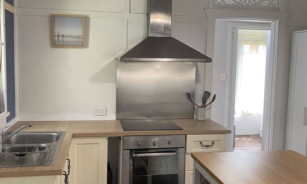 Scotts Head House | The Q Cottage - rustic charm and walk to beach