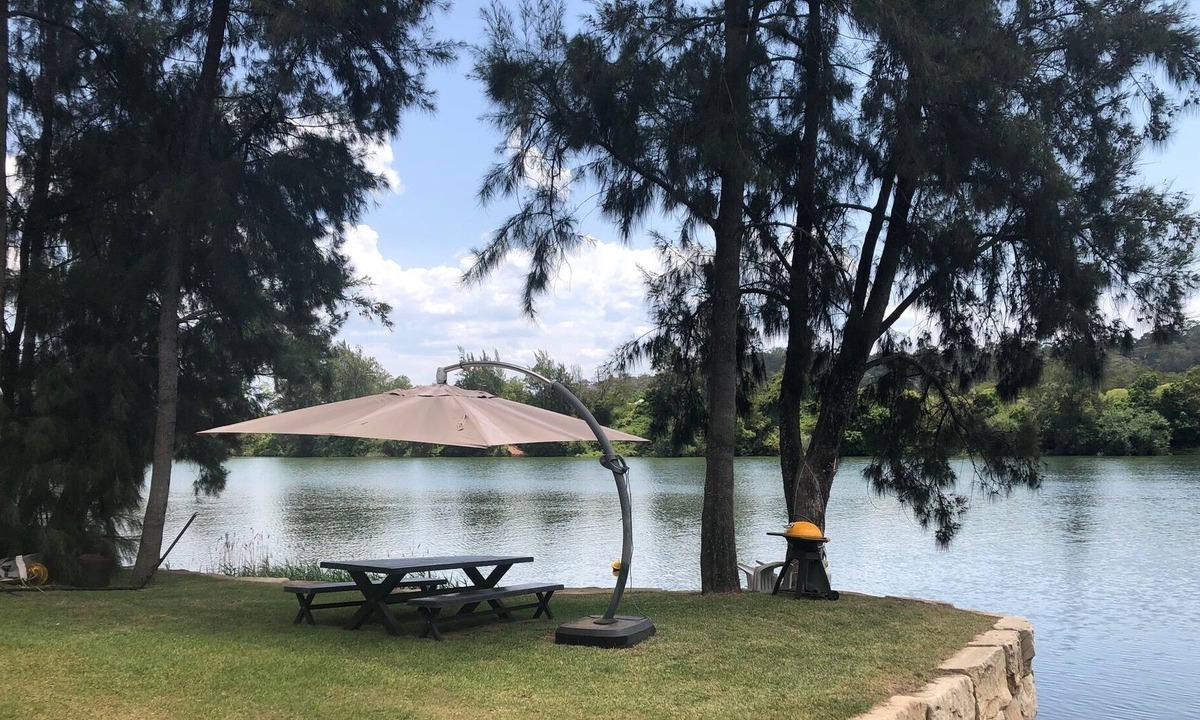 South Maroota House | “The Shouse” private beach and ramp on the Hawkesbury River, 1hr from Sydney