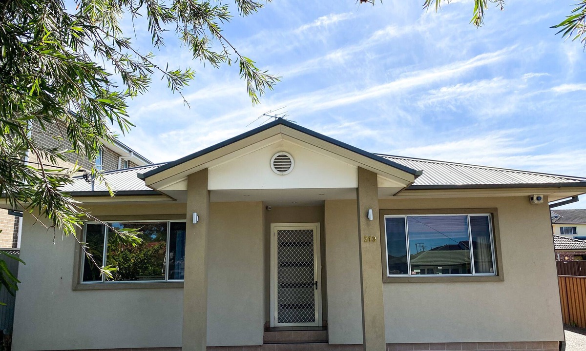 Fairfield Heights House | This one storey house has 5 bedrooms and 2 full bathrooms