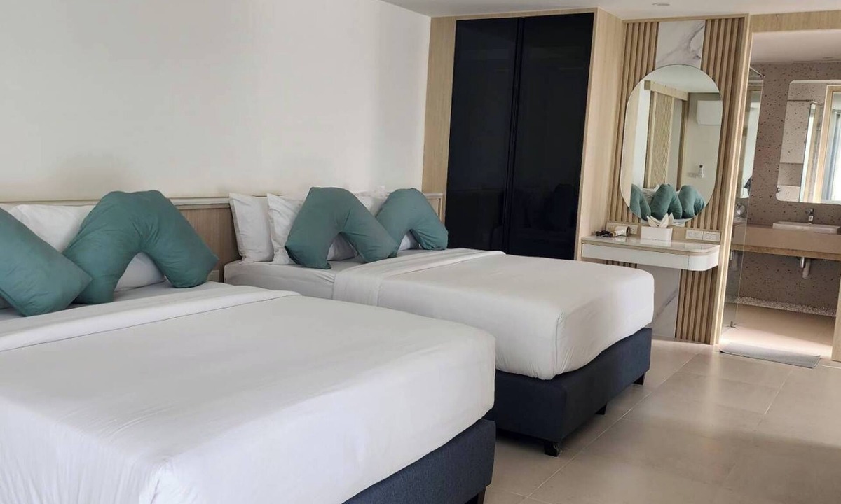 Na Kluea Villa | This premium villa, situated just 200 meters from the coast and convenience.