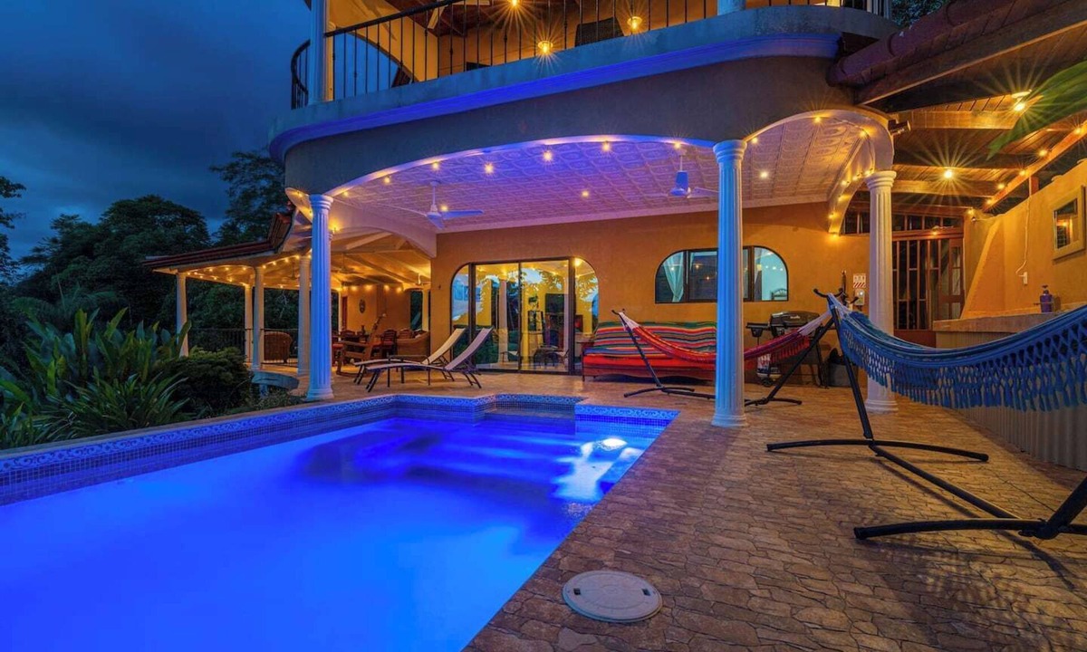 Ciudad Cortes House | Three king suites-ocean views-perfect Ojochal location, privacy-wildlife