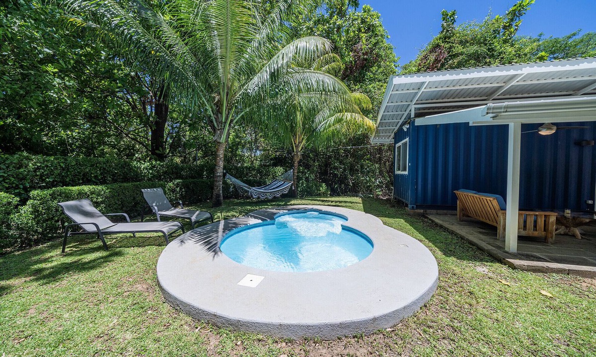 Potrero Ski Chalet | Tiny home w/Pool, Backyard, Parking, BBQ, Kitchen & more in Playa Potrero