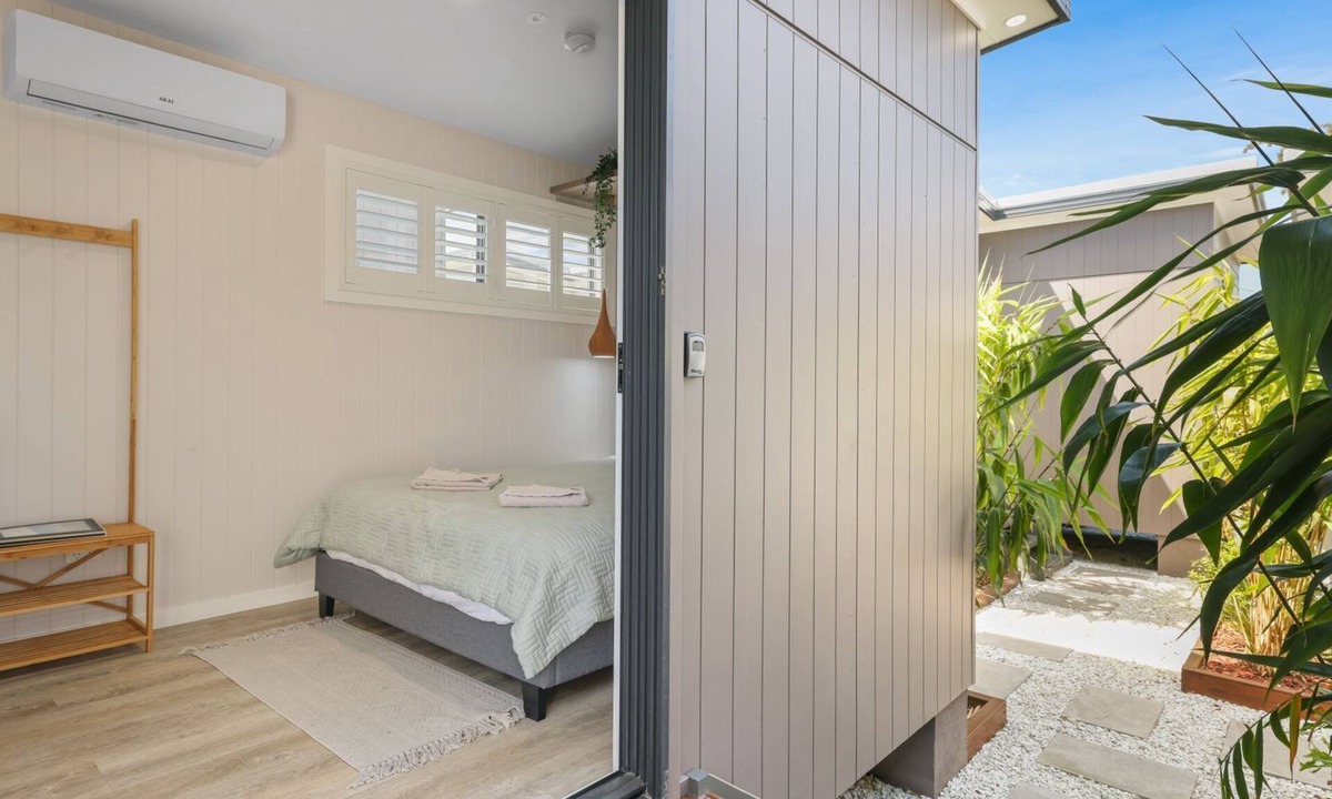 Sanctuary Point Cabin | Tiny House Stayz Stay for 3 Pay for 2! - House 6