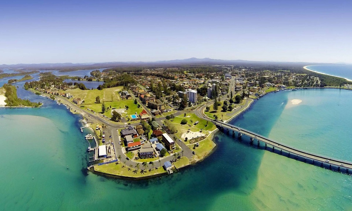 Tuncurry House | Tokelau Townhouse 1 - Central Tuncurry Location!
