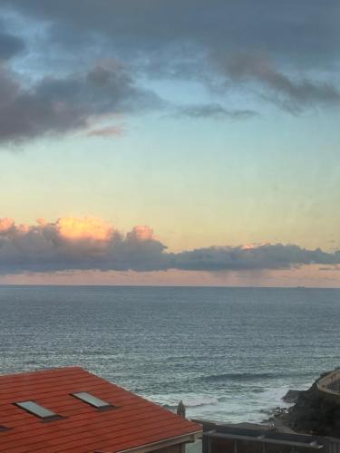 Tamarama Apartment | Top Floor Apartment with Beach & Ocean views in Tamarama