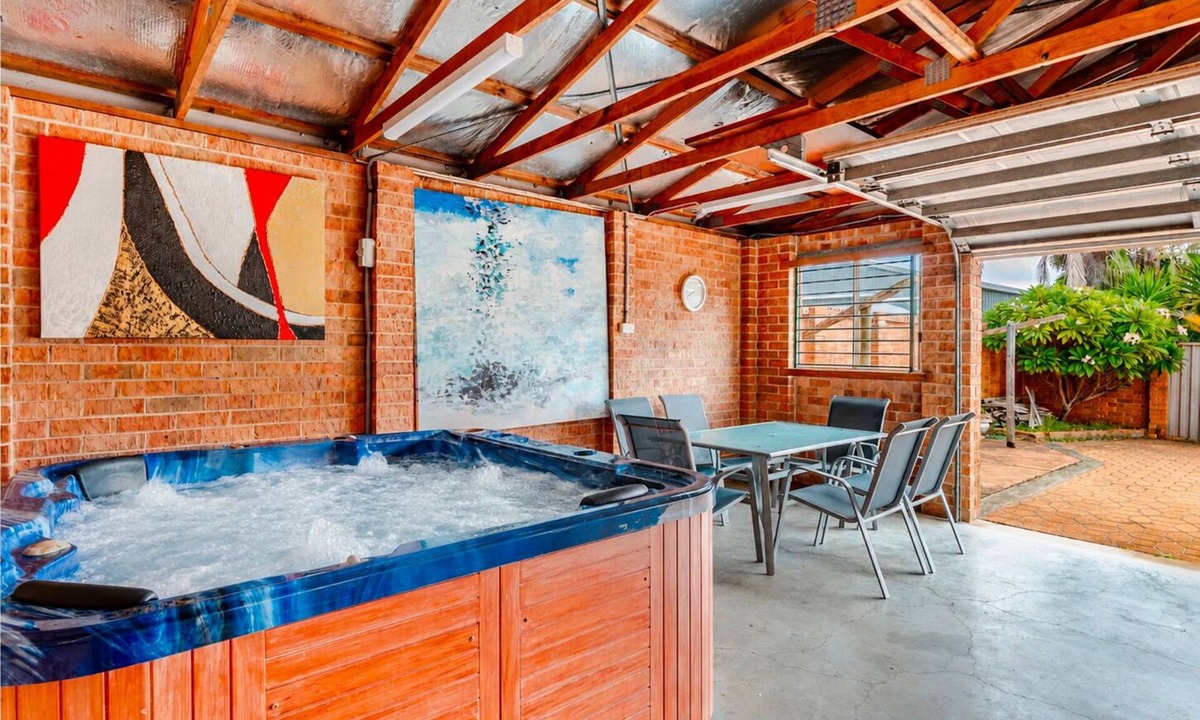 Toukley House | Toukley Gem Near Budgewoi Lake/Pool/Spa/Pool Table