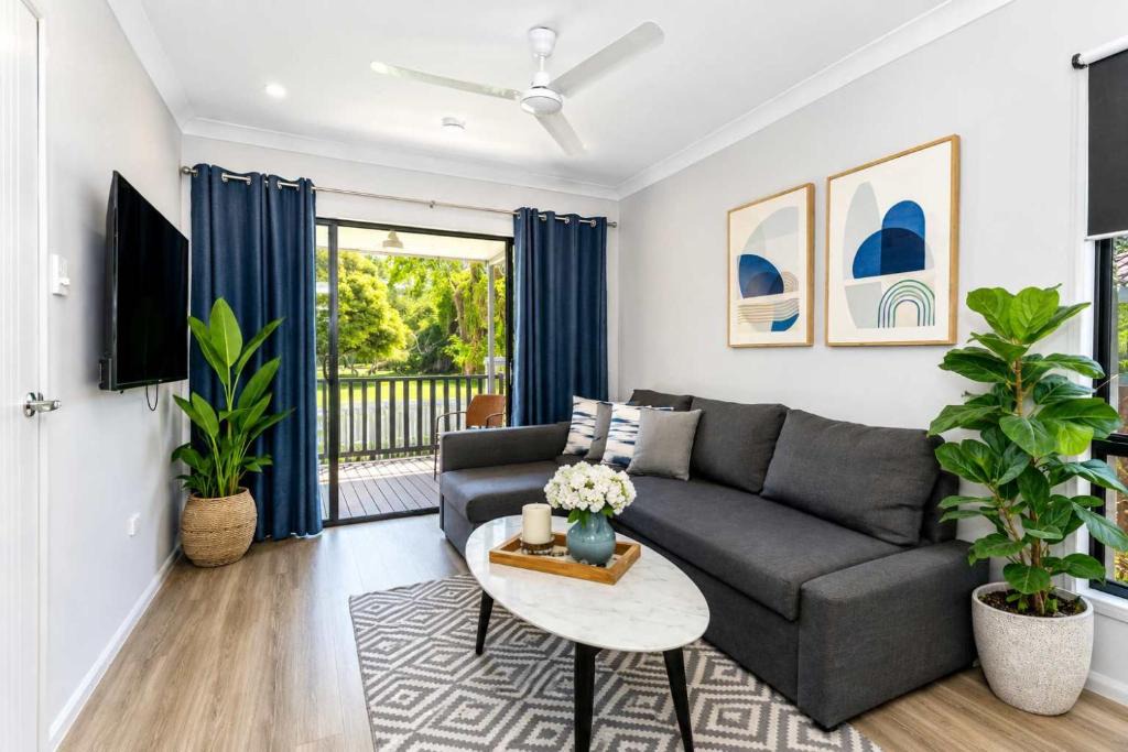 Rosslea Apartment | Townsville Golf Course Duplex 2 Bed 2 Bath w Secure Parking