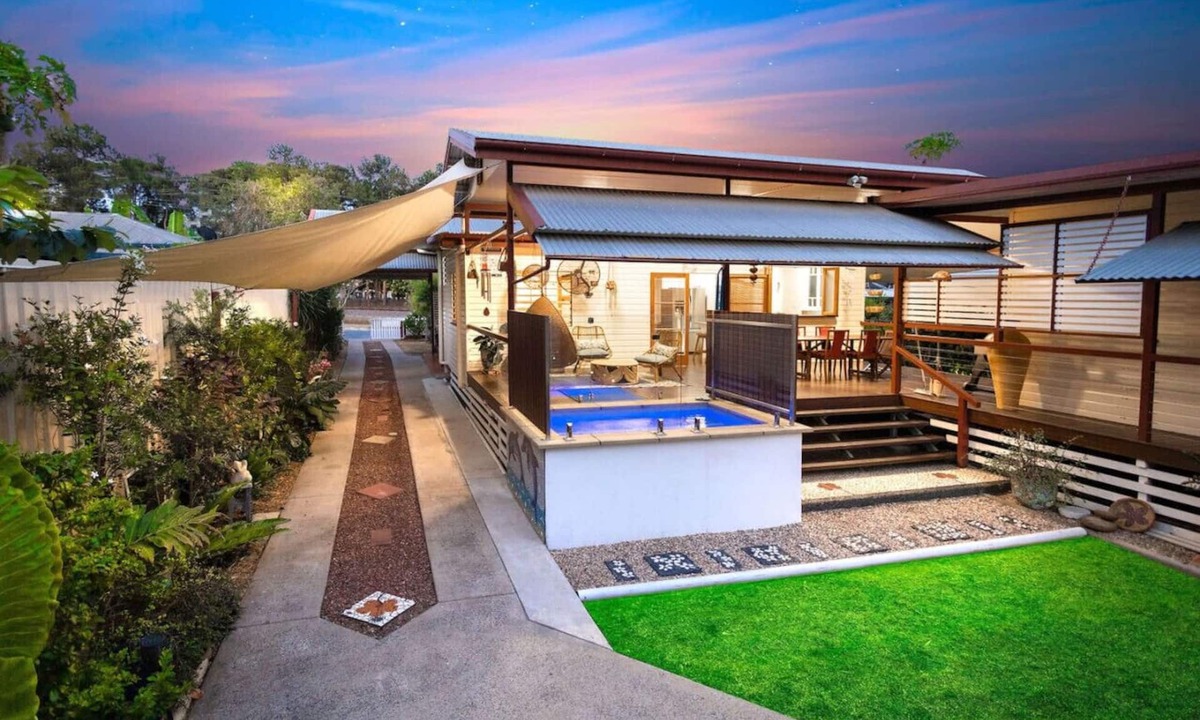 Cairns Apartment | Tranquil 3BR Cottage/Granny Flat Combo near City