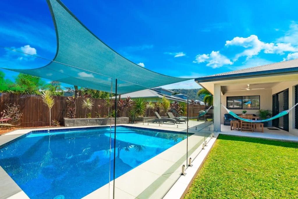 Smithfield House | Tropical Dreams - Spacious Retreat with Private Pool
