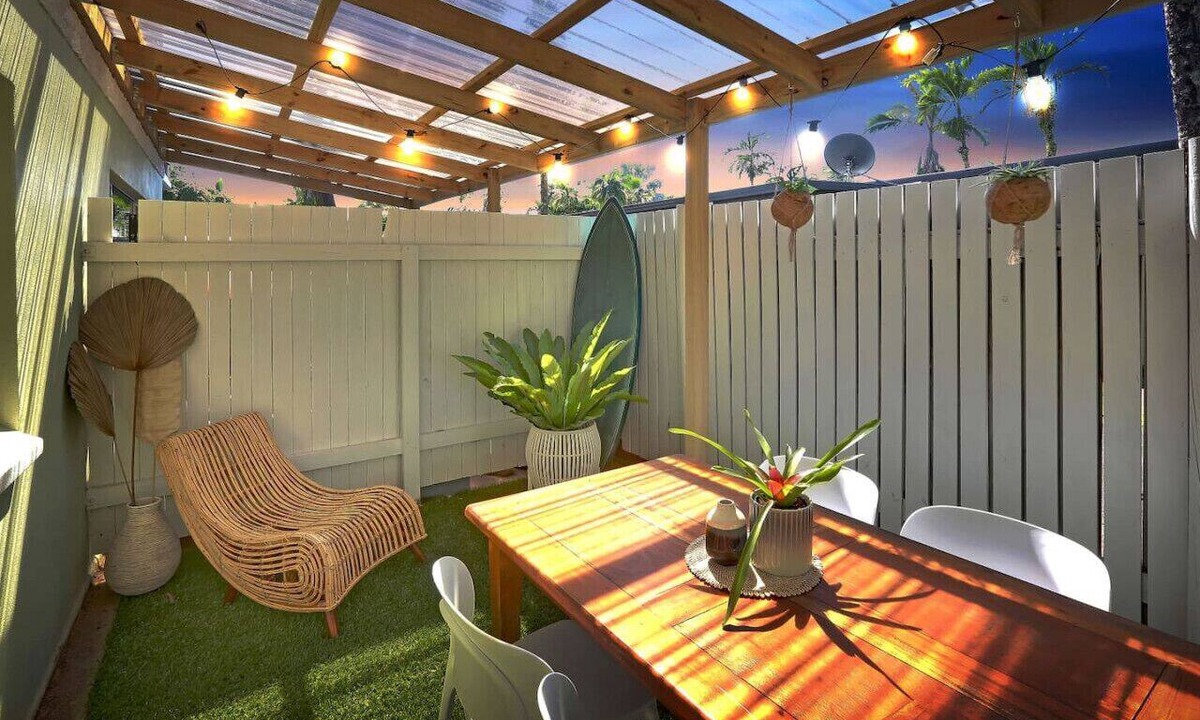 Parramatta Park Apartment | Tropical Getaway with Surfer Vibes – Cosy, Stylish 1-Bedroom Apartment