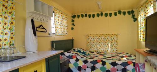 Mount Crosby Other | Truck Caravan Rustic Sunflower