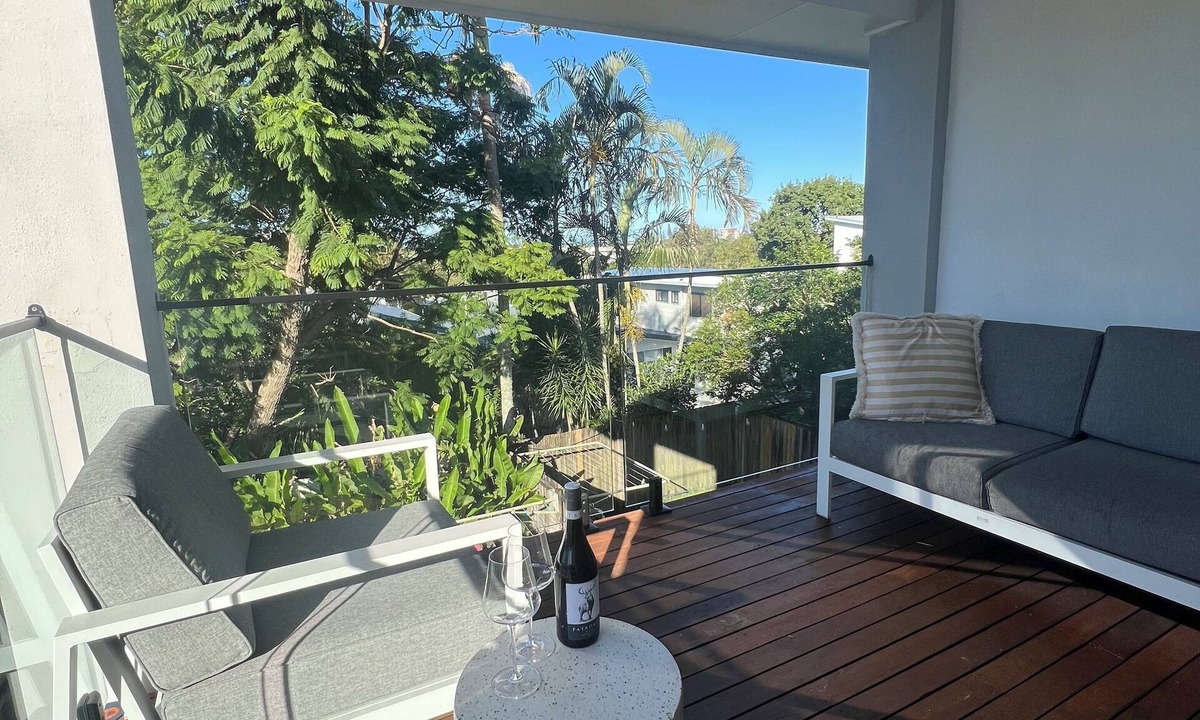 Tugun House | Tugun Salty Breeze - 550m from beach, pet friendly!