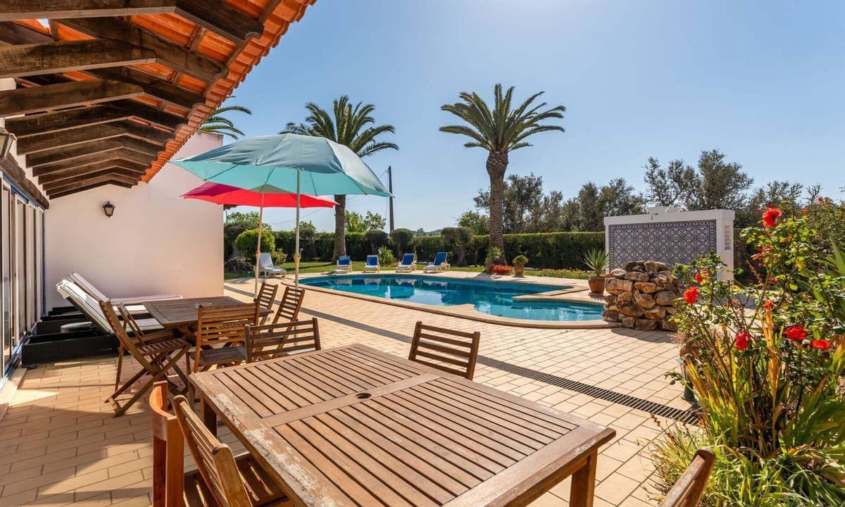 Praia da Luz House | Typical 5BDR House With Pool & BBQ by LovelyStay