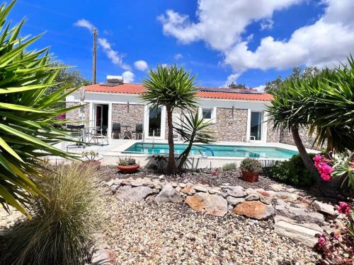 Santa Barbara de Nexe House | Typical quiet Algarve cottage