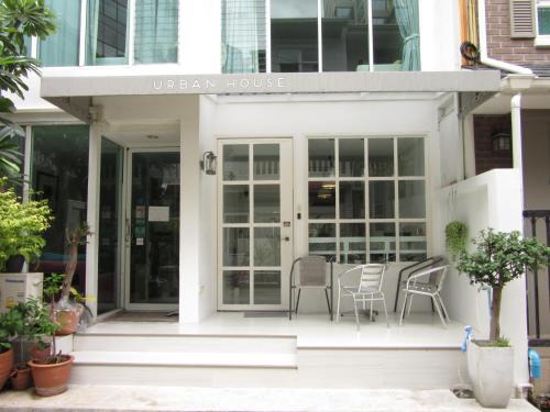 Embassy District House | Urban house
