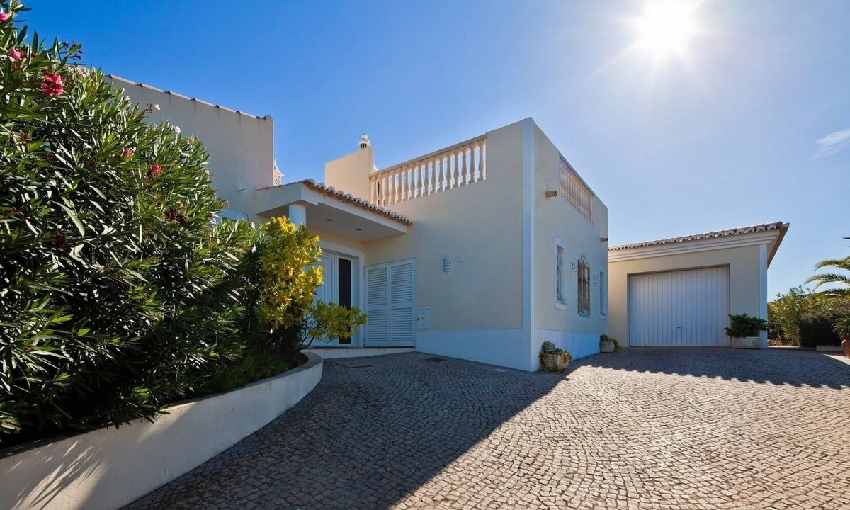 Estombar House | Vacation home for 6 guests with 150m² in Parchal (146425)