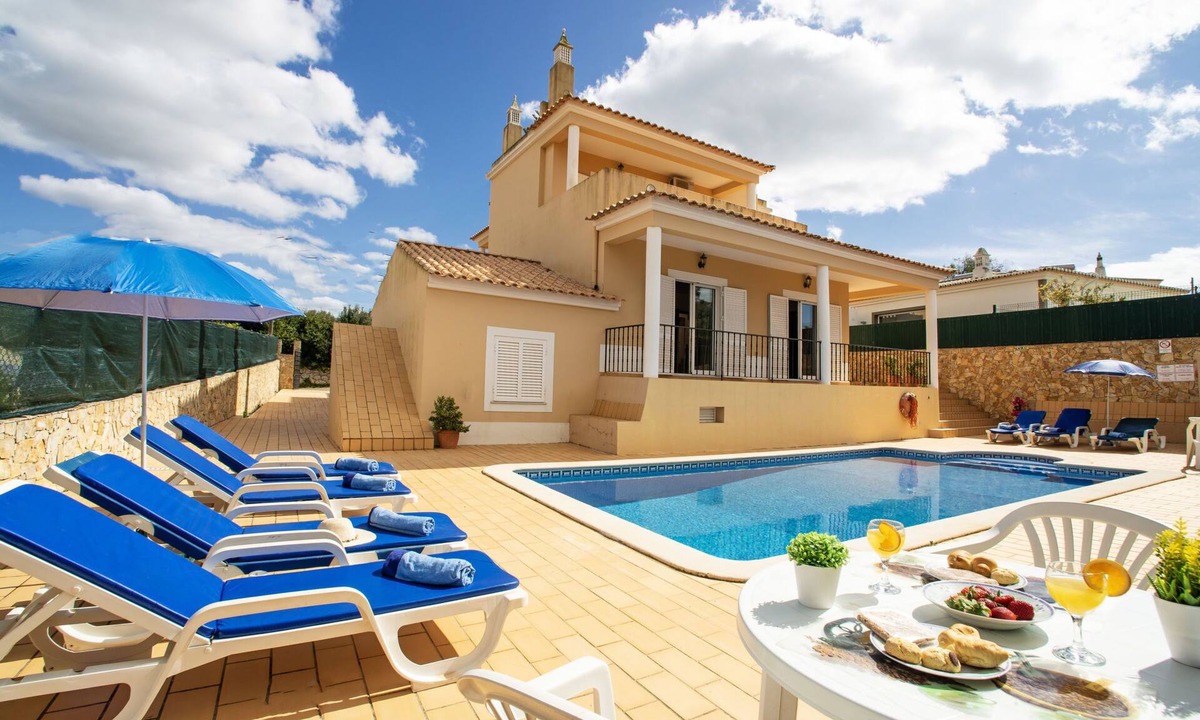 Estombar House | Vacation home Silena by Interhome