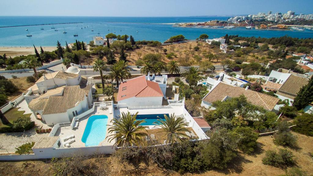 Ferragudo Villa | Vale da Canada Villa Sleeps 10 with Pool and Air Con