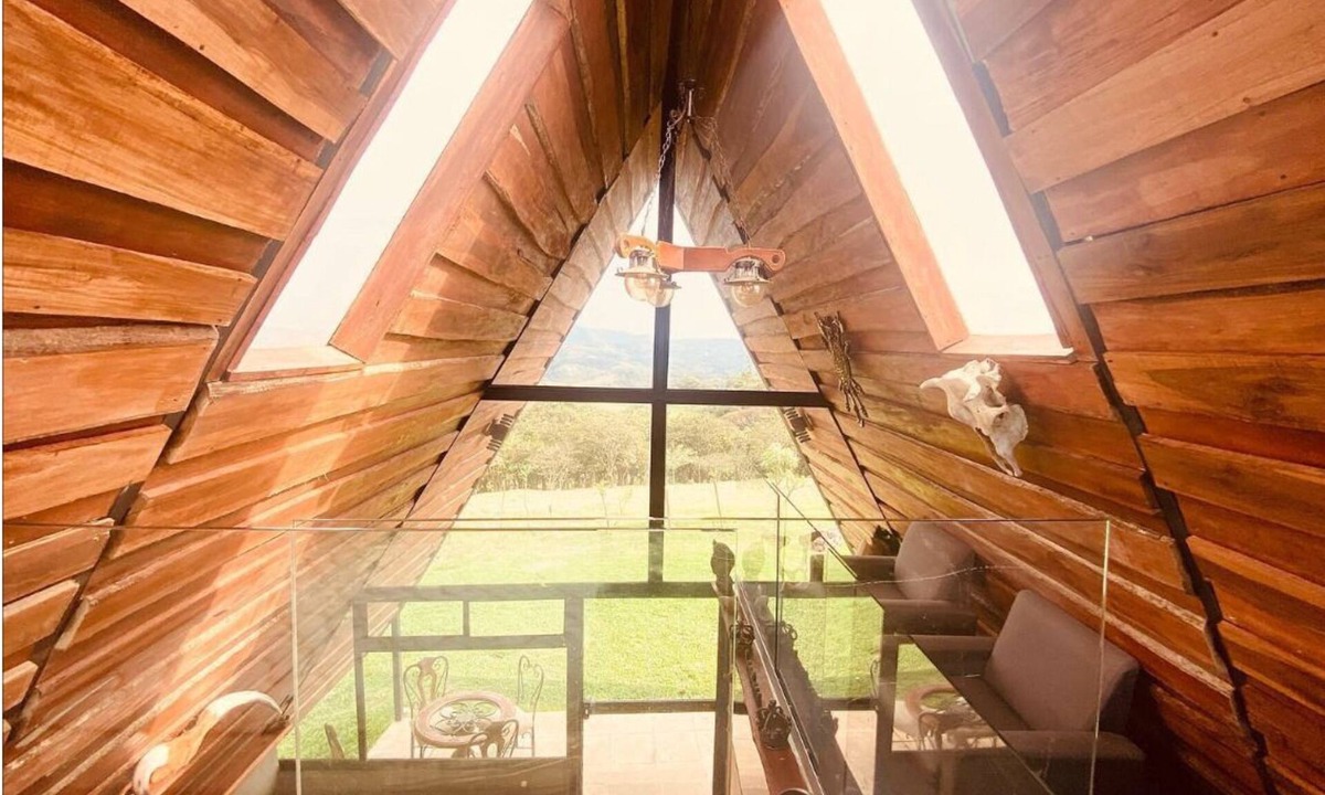 Angeles Sur Cabin | Valhalla cabin with jacuzzi, fireplace and mountain view