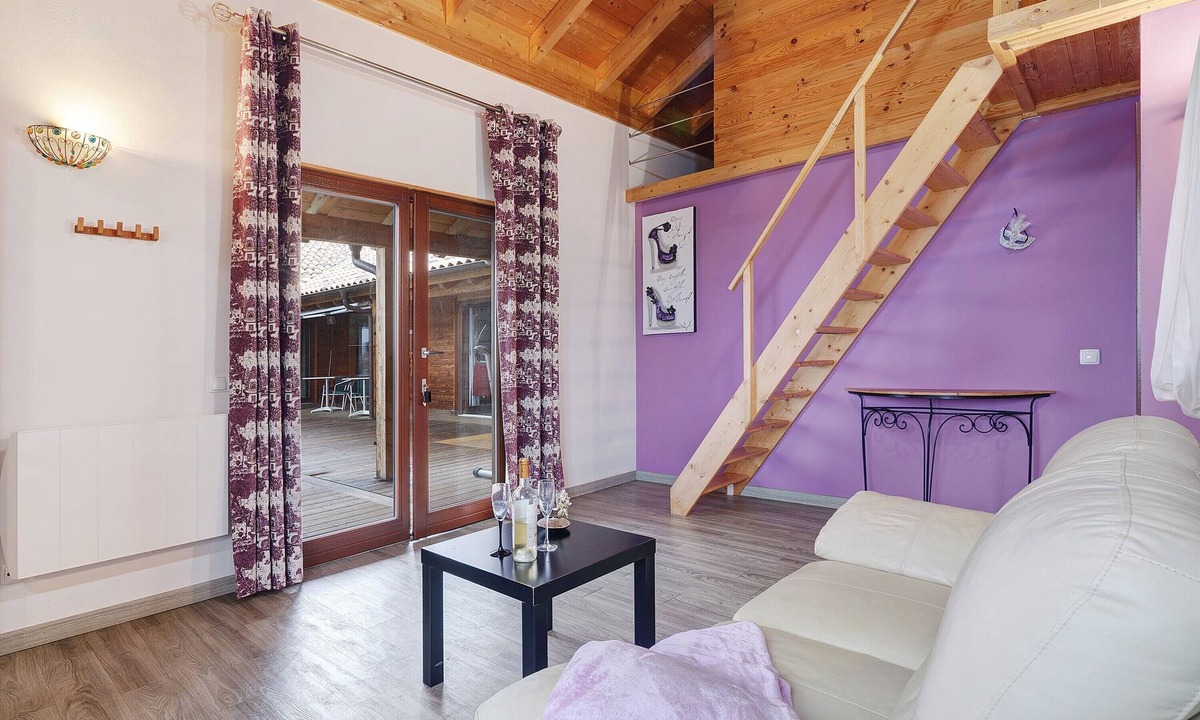 Monte da Charneca Apartment | Venice Room – Naturist B&B for Couples