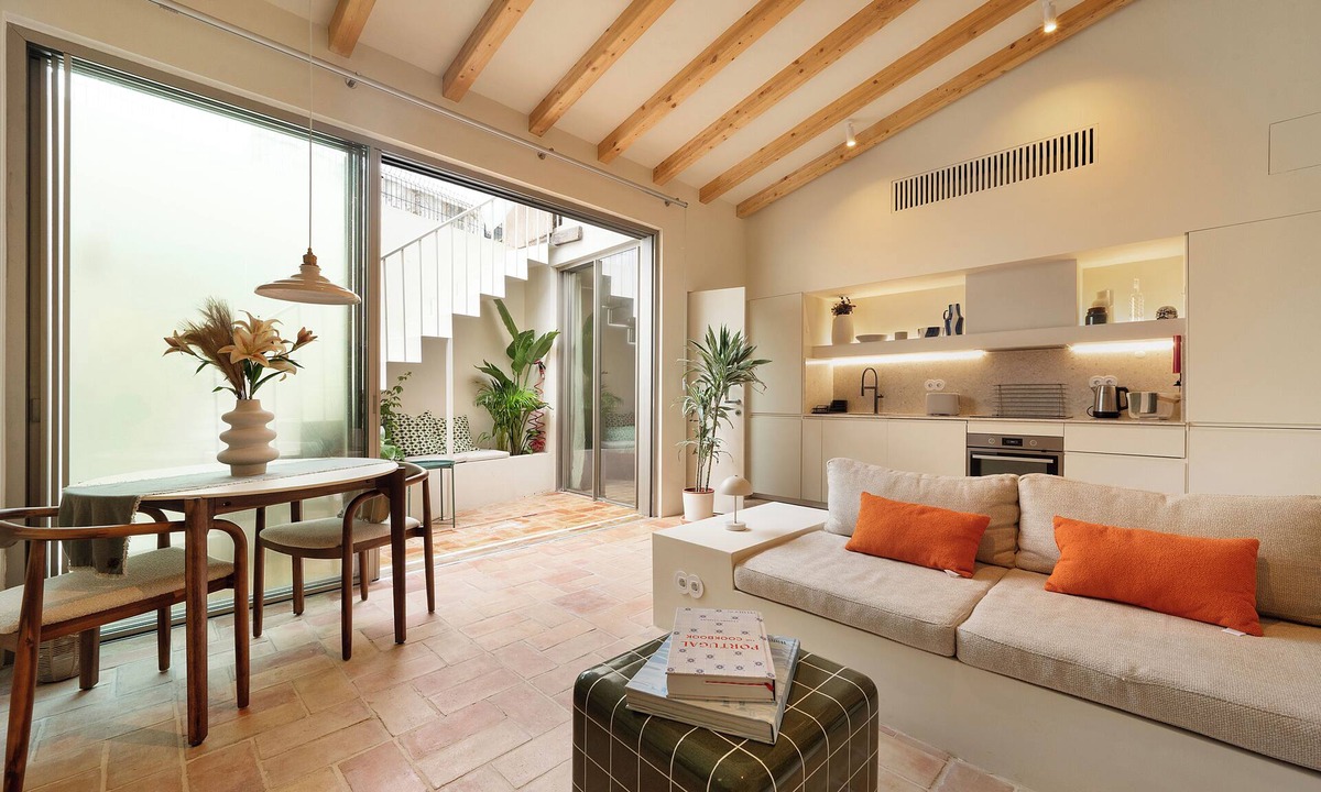 Raposeira House | Vila Verde - Charming West Algarve Townhouse with Rooftop Terrace