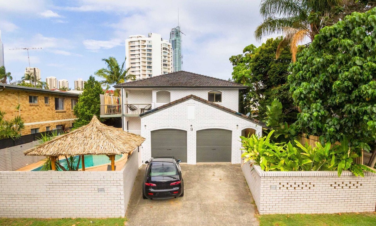 Surfers Paradise Apartment | Villa 1 and Villa 2