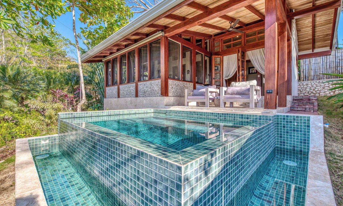 Samara Cabin | Villa 3 - Private Infinity Plunge Pool Villa with Stunning Mountain Views