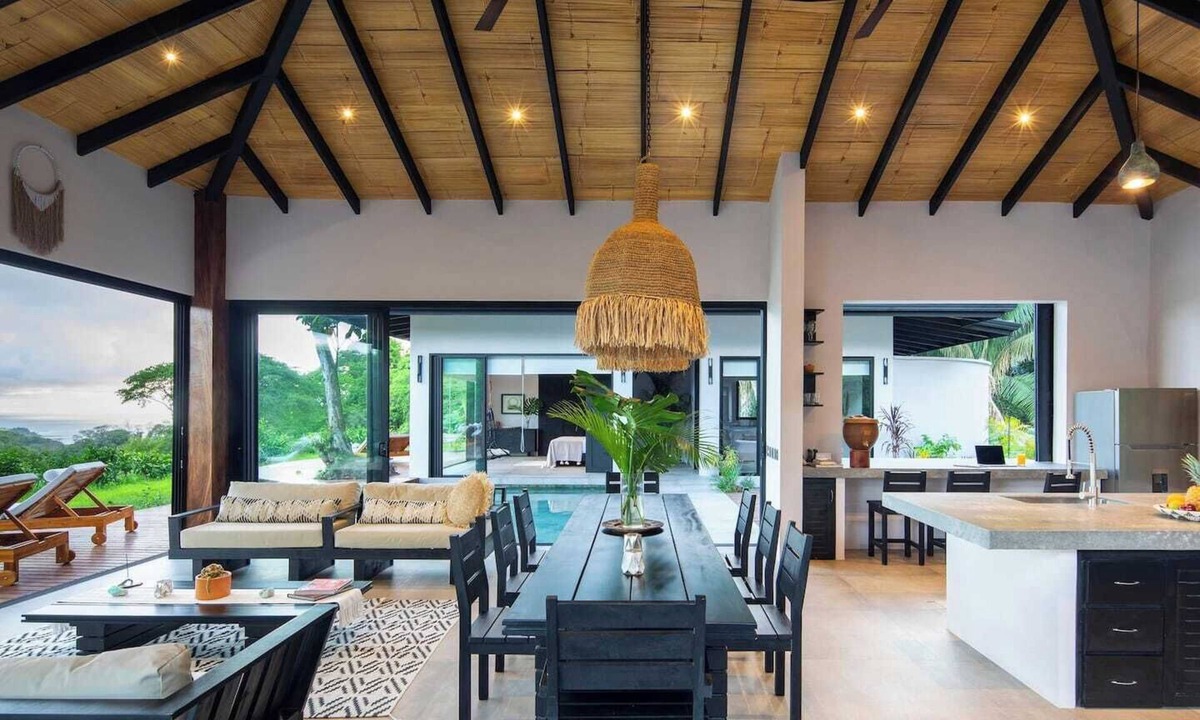 Carmen Villa | Villa Ayla - Santa Teresa. Minutes from the beach