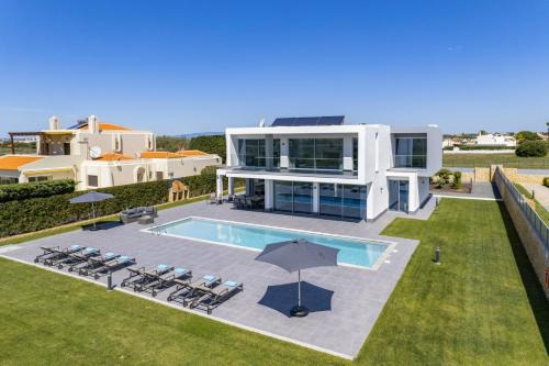 Castelo Villa | Villa Casa Gardenia by Villa Plus