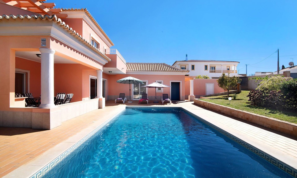 Vilamoura Villa | Villa Casa Tulipas with Mountain View, Pool, Wi-Fi, A/C & Garden