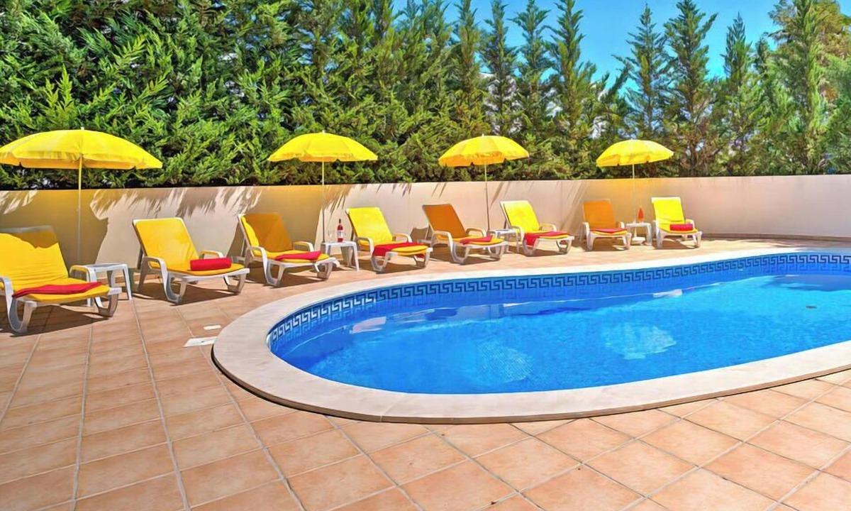 Montechoro Villa | Villa w/Heatable Pool & BBQ in Albufeira