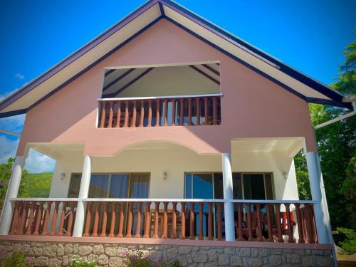 Anse Volbert Village House | Vista D'Oro