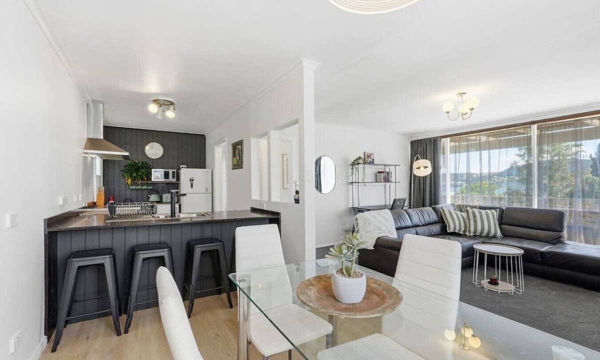 Midway Point House | Waterfront Charm – Cozy 3BR Retreat