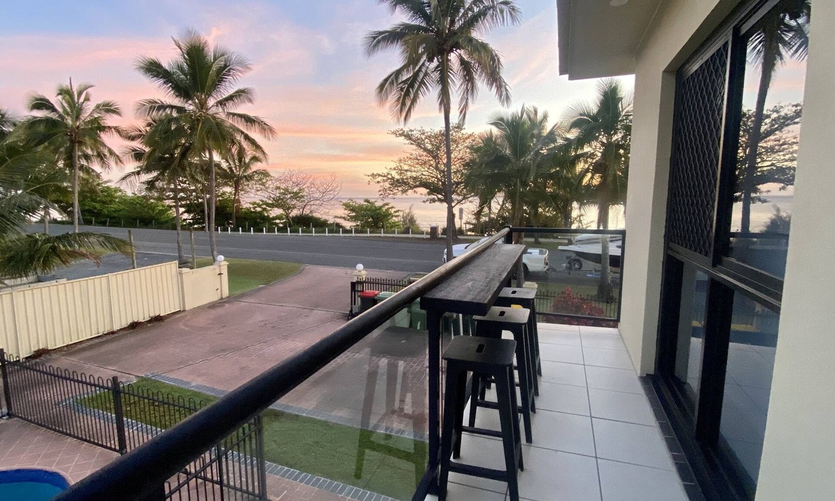 Lammermoor Apartment | Welcome to La Mer Moor Beachfront Unit.