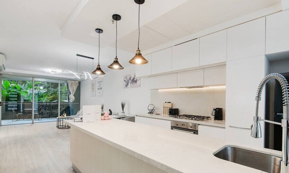 West End Apartment | West End Artistic Neighbourhood Apartment
