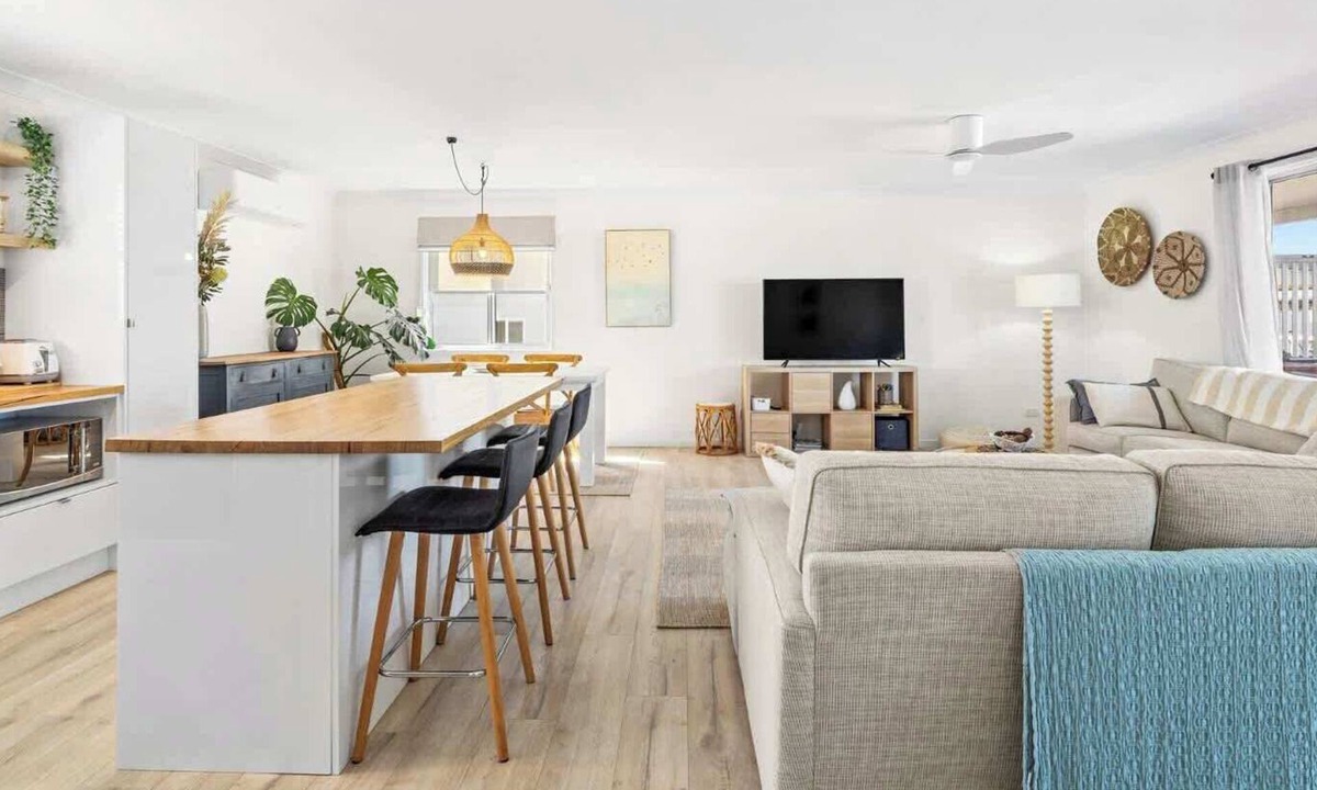 Tuross Head Apartment | Whale Watcher – 5BR Home | Summer Only