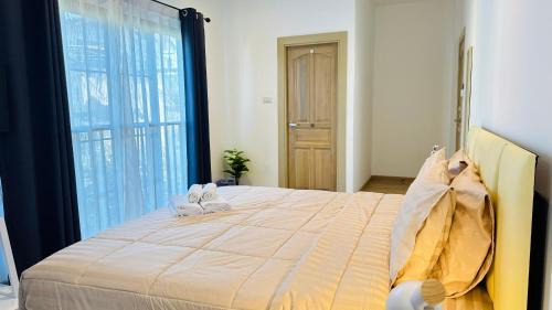Thapae House | White Cozy Home Chiang Mai