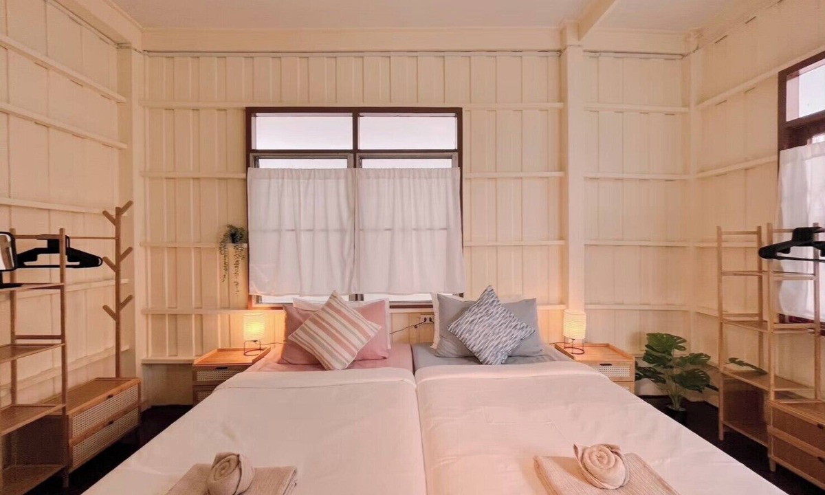 Bangkok Yai Hotel | White & Green Boutique Homestay