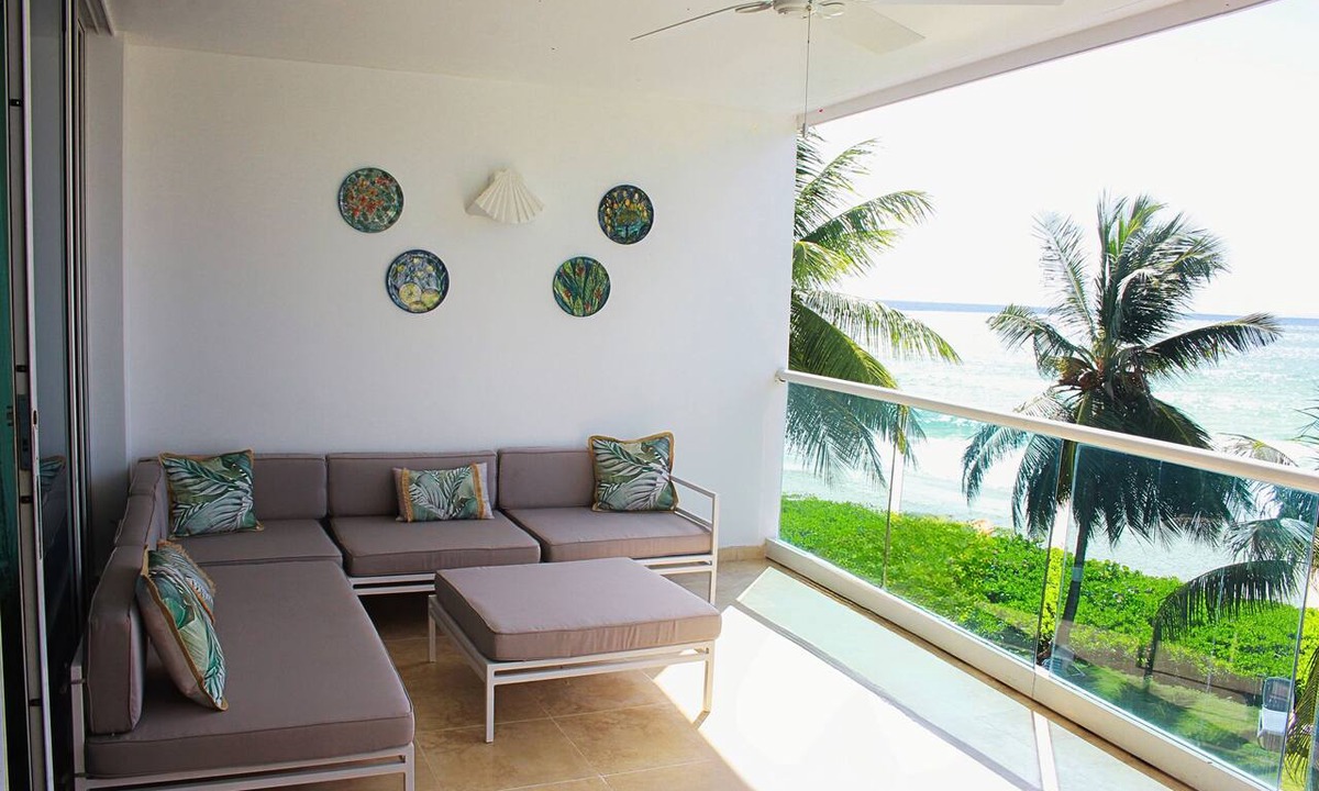 Maxwell Condo | White Sand Beach Front, Turquois Blue Ocean View, Pools, Hot tub, Guarded,5 star