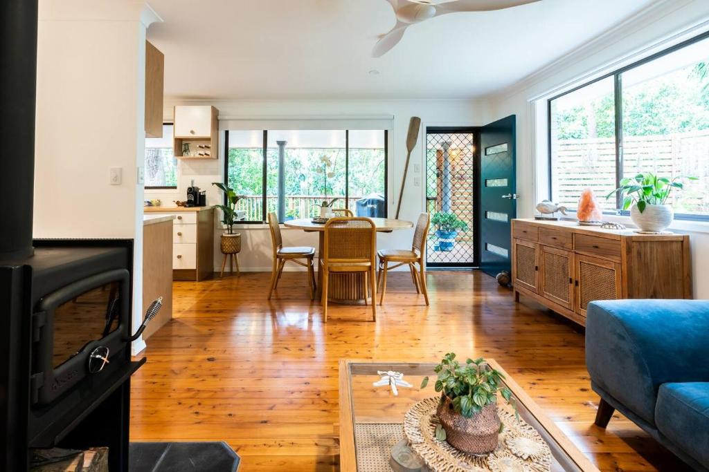 Avoca Beach House | Woodlands Seaside - An Avoca Beach Retreat with Separate Studio