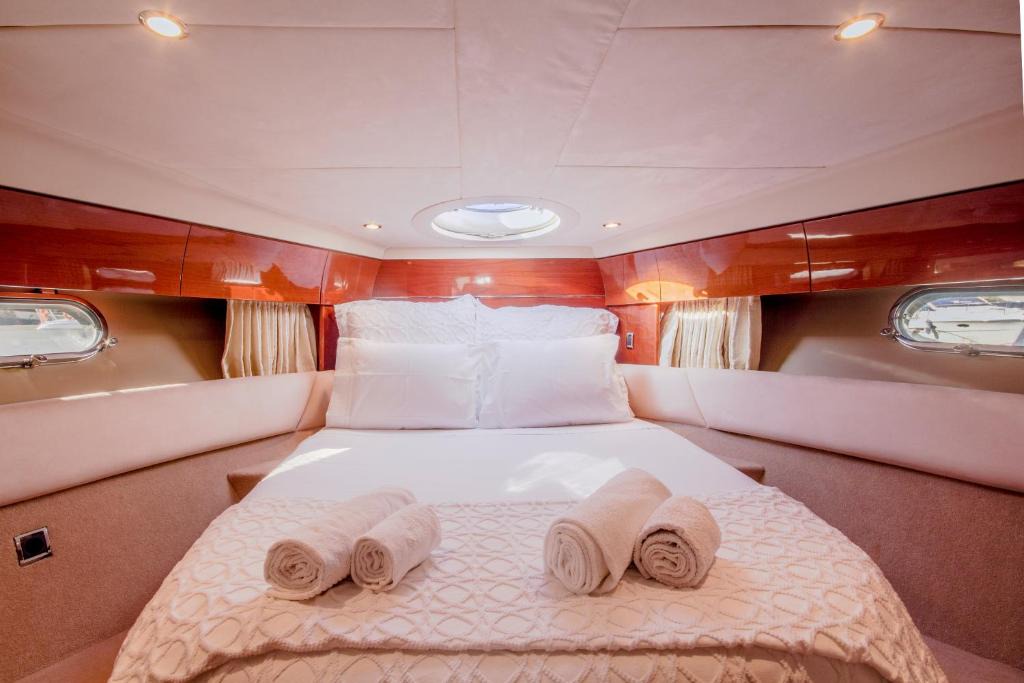 Gondomar Boat Rental | Yacht Douro