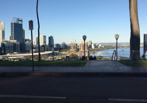 1bedroom extremely spacious 5*location kings park apartment. walk to CBD